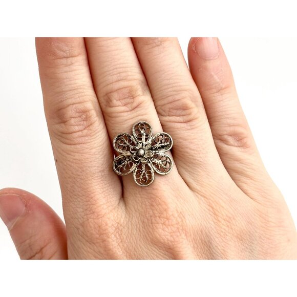 Filigree Floral Handmade Petaled Highly Detailed Silver Toned Vintage Ring - Picture 9 of 10